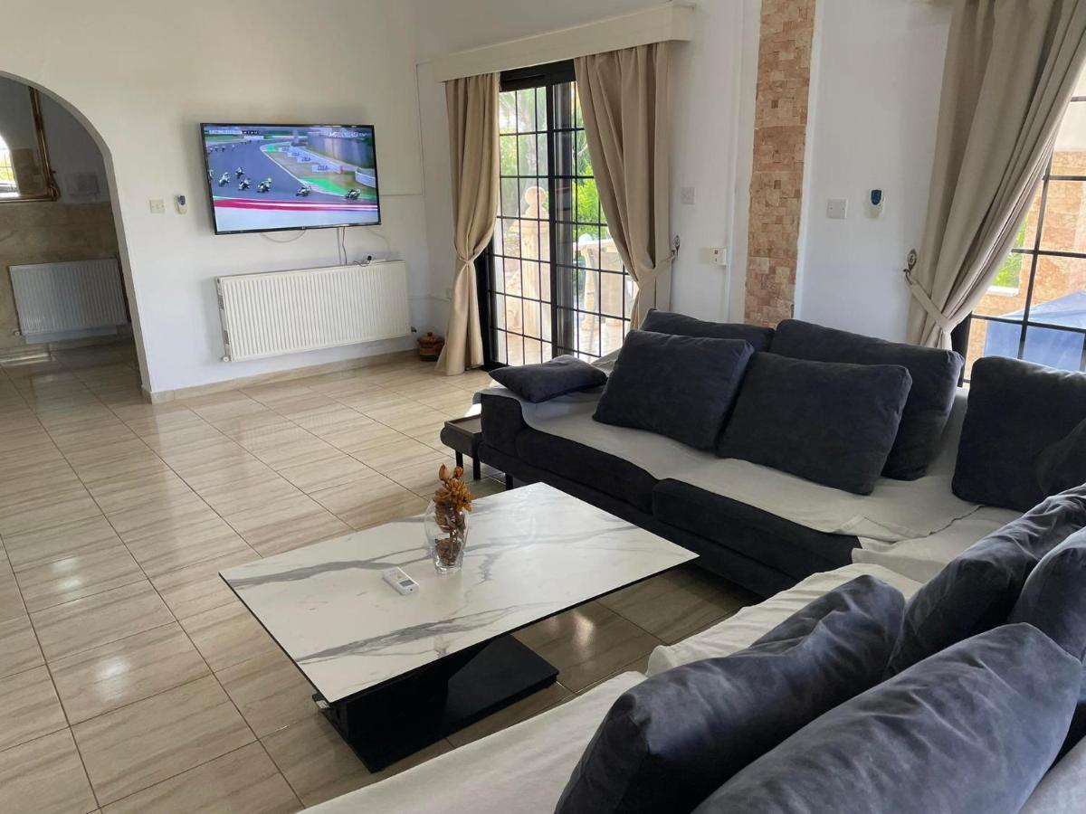 Villa Ocean Stones 1Km From Main Coral Bay Beach Peyia Exterior photo