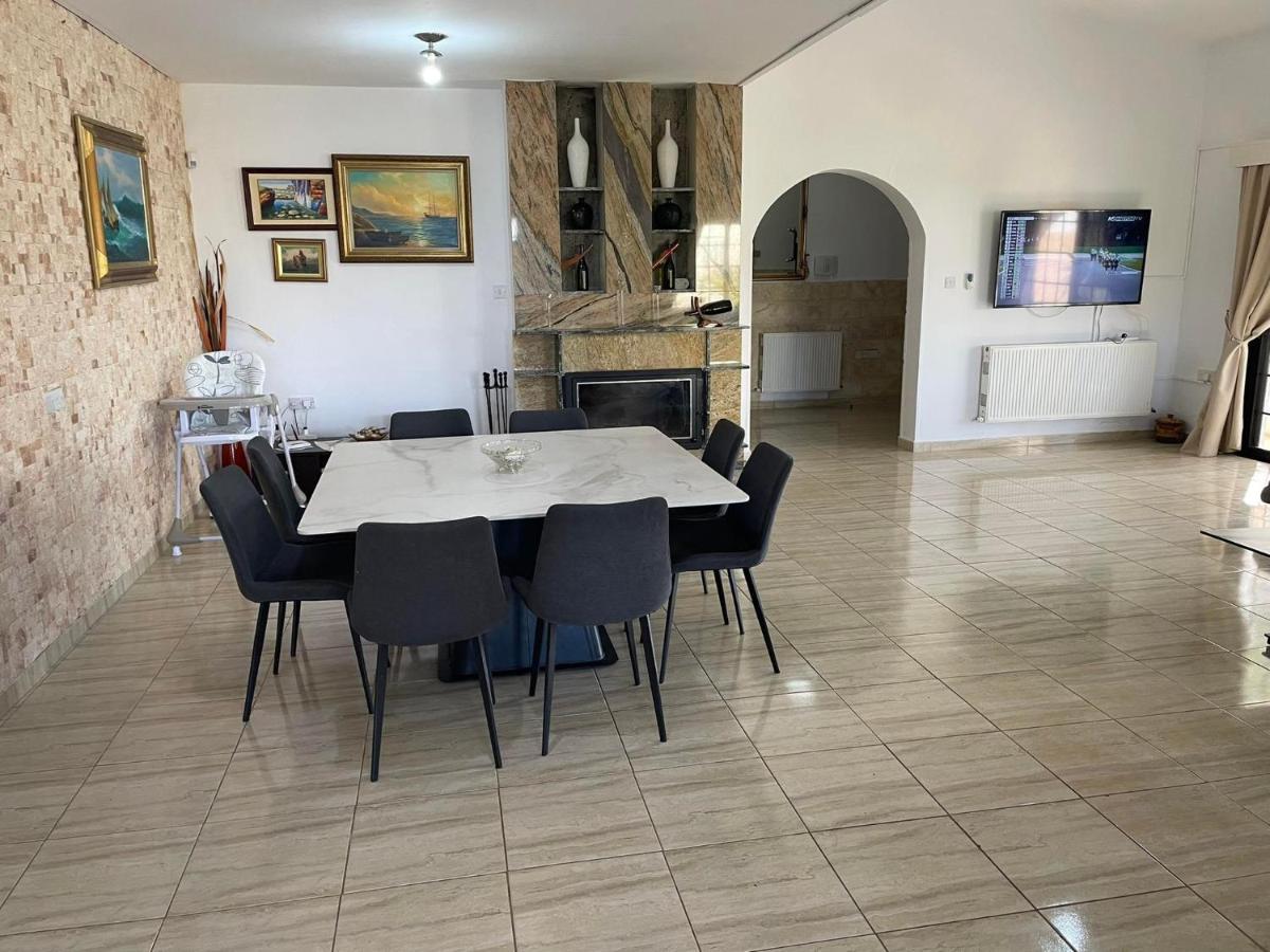 Villa Ocean Stones 1Km From Main Coral Bay Beach Peyia Exterior photo
